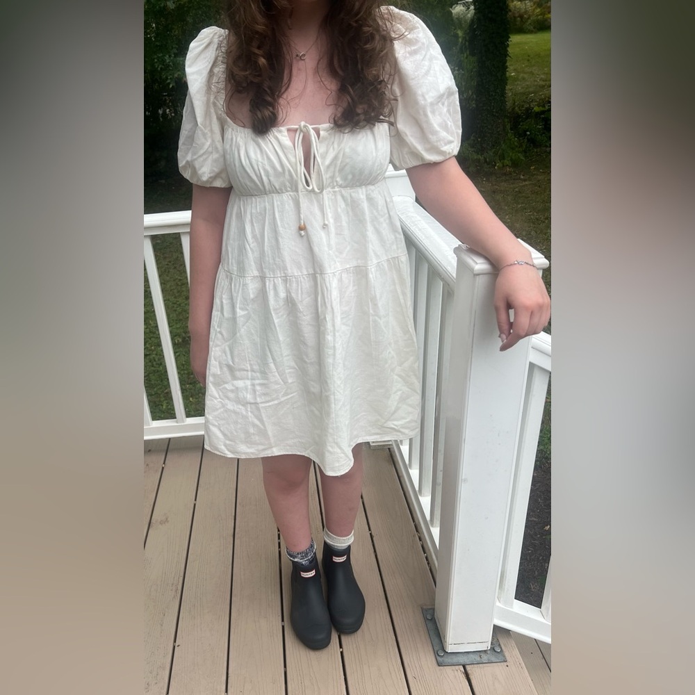 Zara dress- worn once and in great condition. Perfect graduation dress.